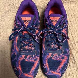 Size 10.5- Under Armour Machina HOVR BOS